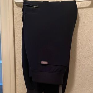 Women’s Figs scrub pants/joggers
Size Small petite Navy